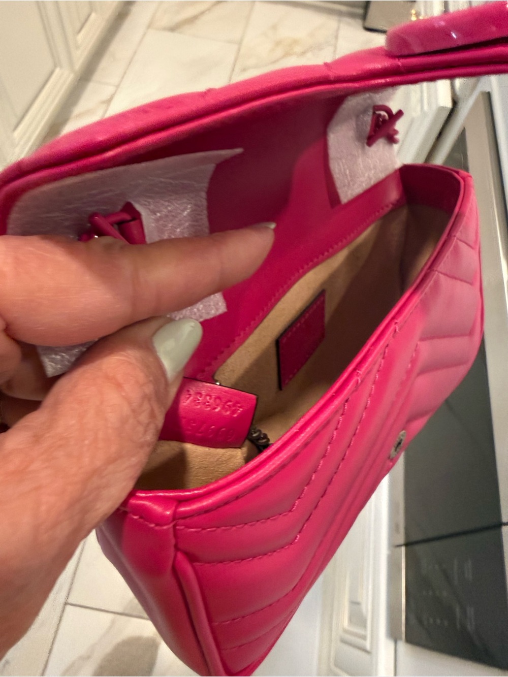 Gucci Pink Matelassé Leather Crossbody with GG Logo - Picture 6 of 6